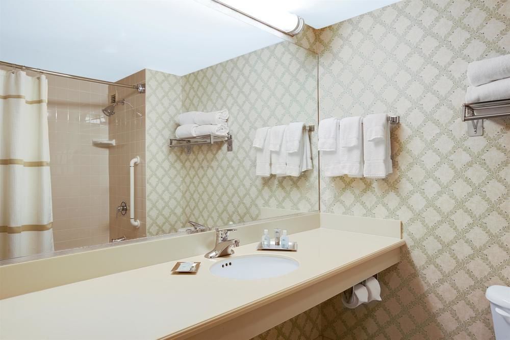 Wyndham Garden Trenton - photo 5