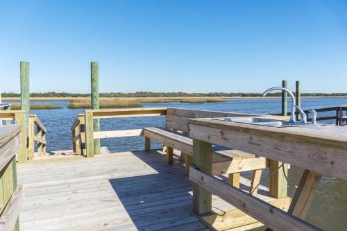 Two Buoys And A Gull by Oak Island Accommodations - photo 49