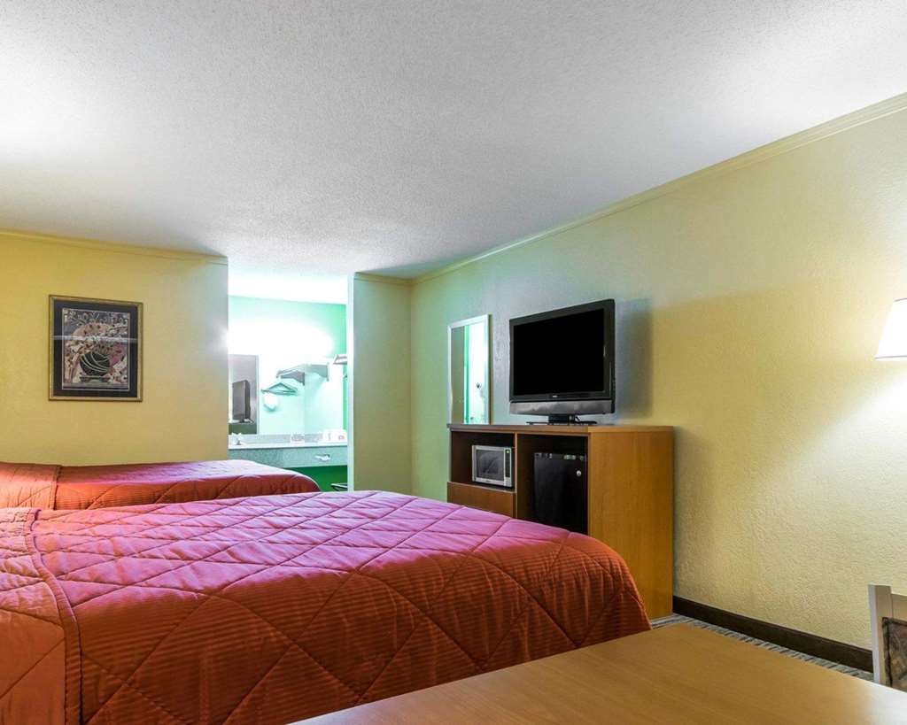 Econo Lodge Franklin South - photo 21