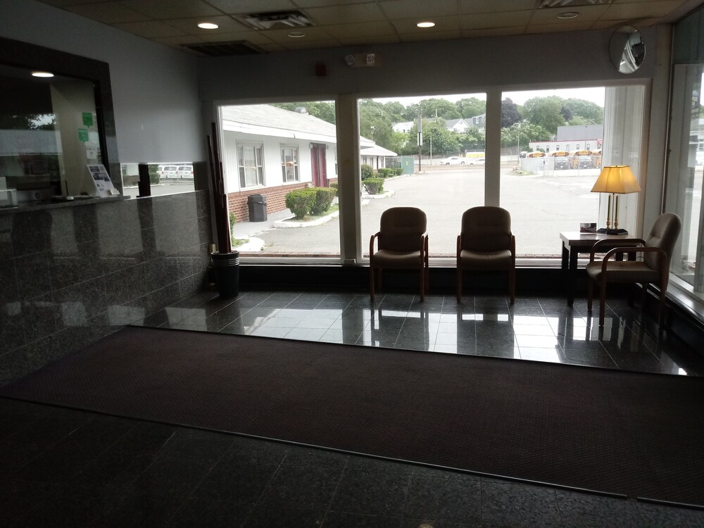 Town Line Motel - photo 2