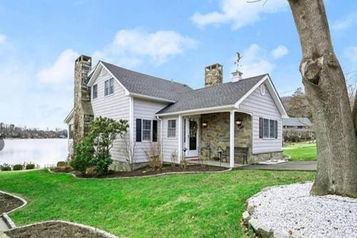 Candlewood Lake House 19539559 — Danbury
