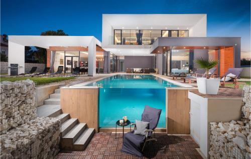 Amazing Home In Liznjan With Sauna — 5-Star Luxury Hotel in Liznjan, Croatia