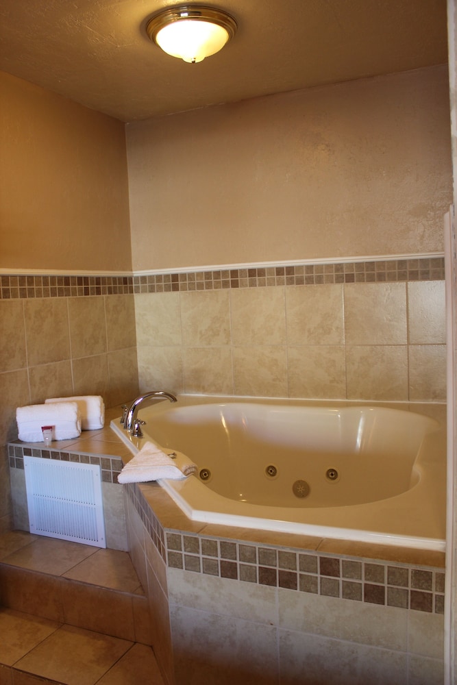 Lava Spa Motel & RV Park - photo 25