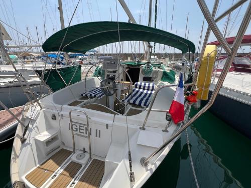 Voilier 36 pieds à Sète au Môle Saint Louis face au Mont Saint Clair — hotel in Sete