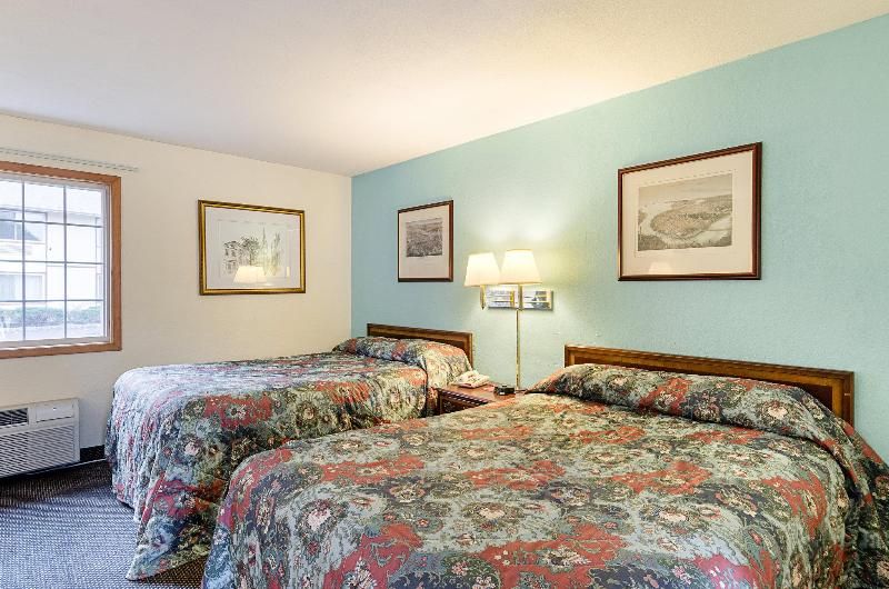 Red Roof Inn Sutton - photo 22