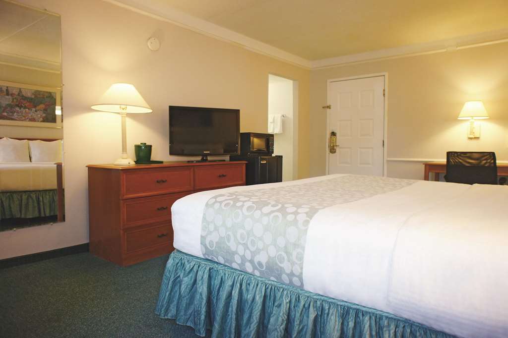 La Quinta Inn by Wyndham Kansas City Lenexa - photo 19