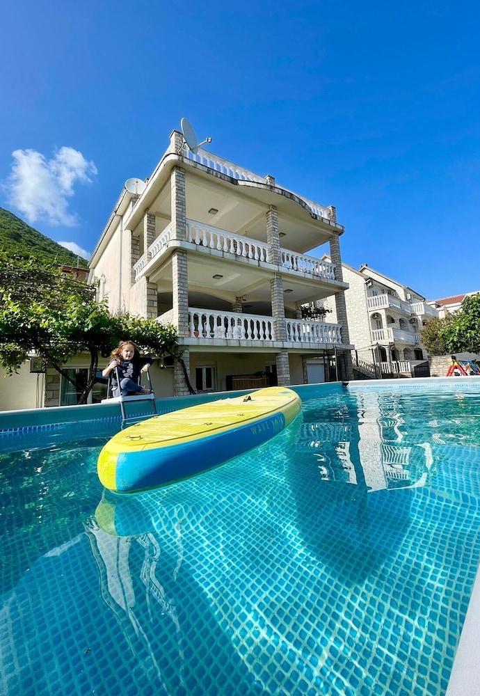 Family House with pool & sea view — 4-Star Luxury Hotel in Bijela, Montenegro