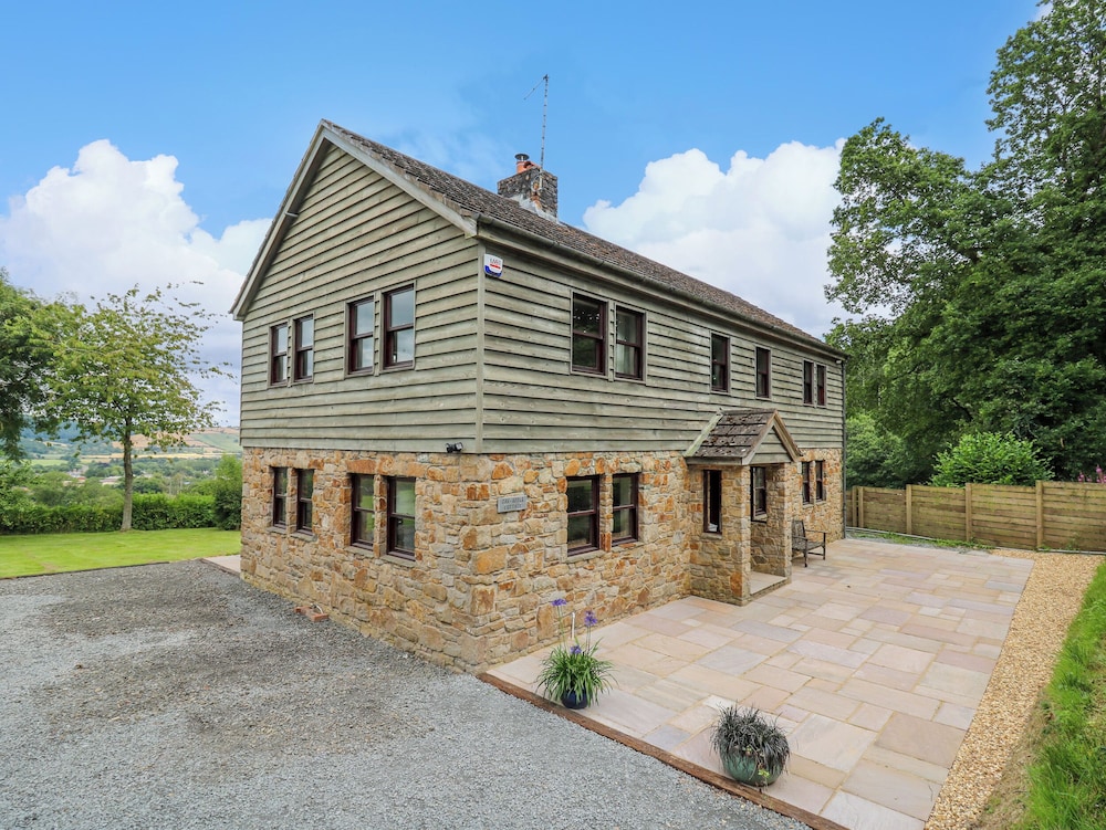 Oak Apple Cottage — 4-Star Luxury Hotel in Presteigne, United Kingdom