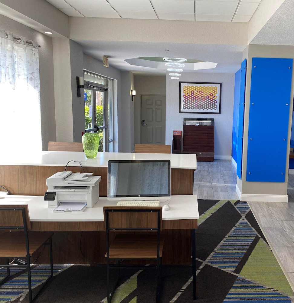 Holiday Inn Express Hotel & Suites Clearwater Us 19 N by IHG - photo 27