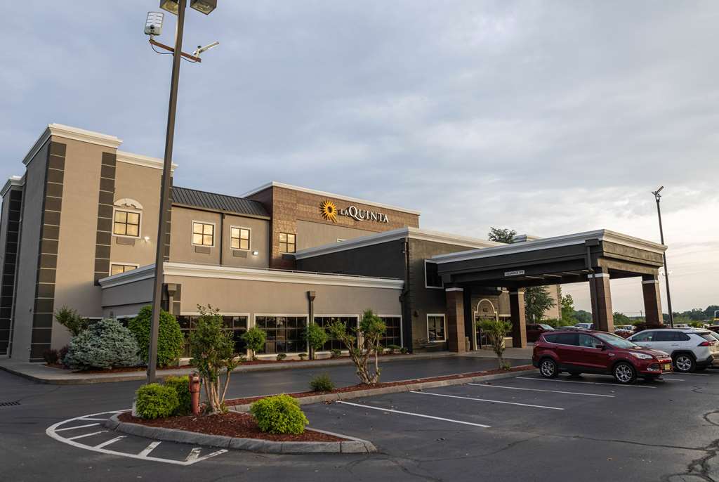 La Quinta Inn & Suites by Wyndham Knoxville East - featured photo