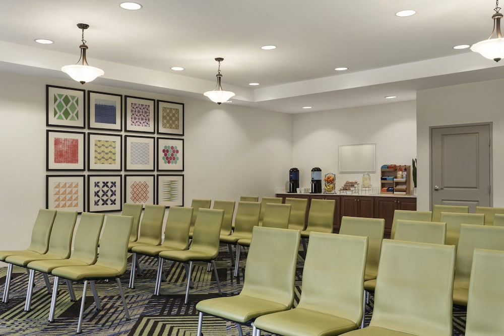 Holiday Inn Express & Suites Mt. Pleasant by IHG - photo 30