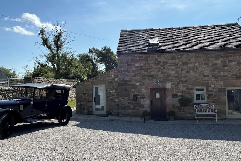 Barn sleeps 4 parking near Alton Towers peak Dist in Stoke-On-Trent, United Kingdom