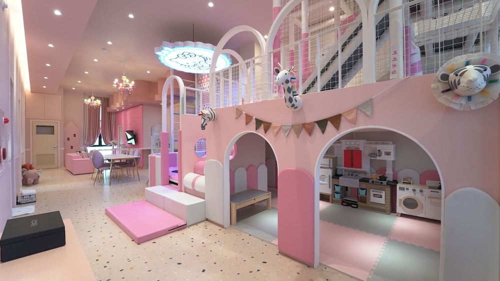 Almond Kids Poolvilla Nampo in Busan, South Korea