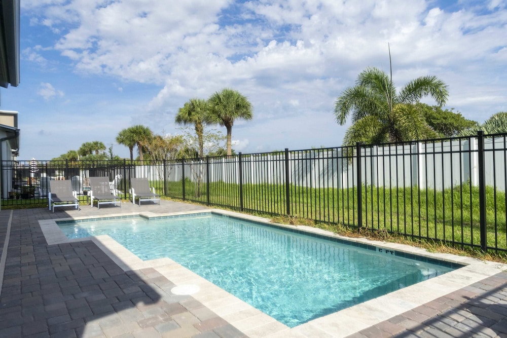 Gorgeous 8b 7ba Melbournbeach W Pool Dock Beach — Melbourne Beach