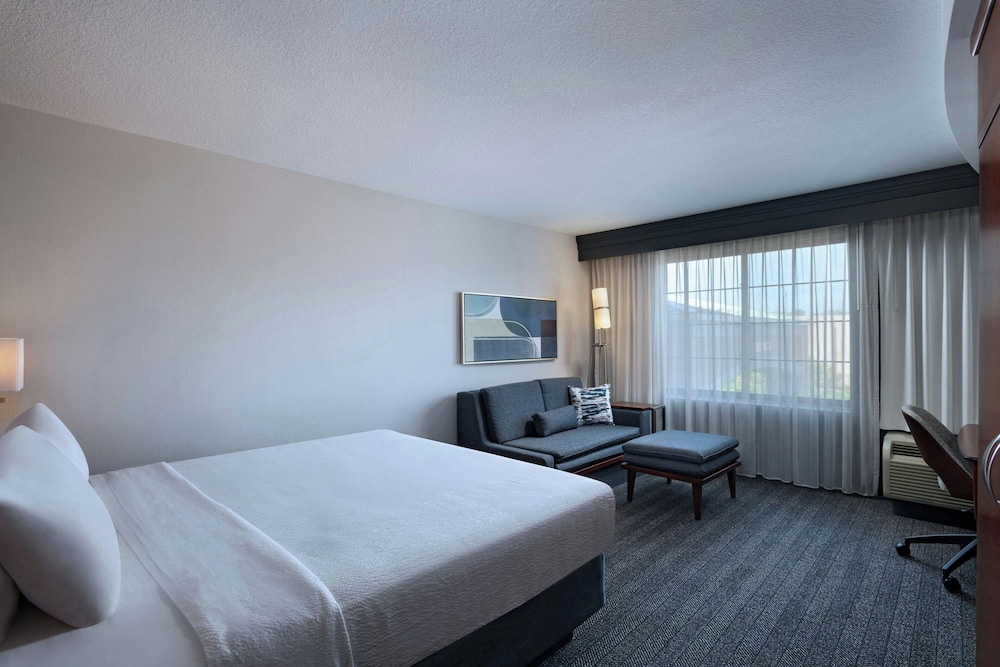 Courtyard Marriott Aksarben Village - photo 6