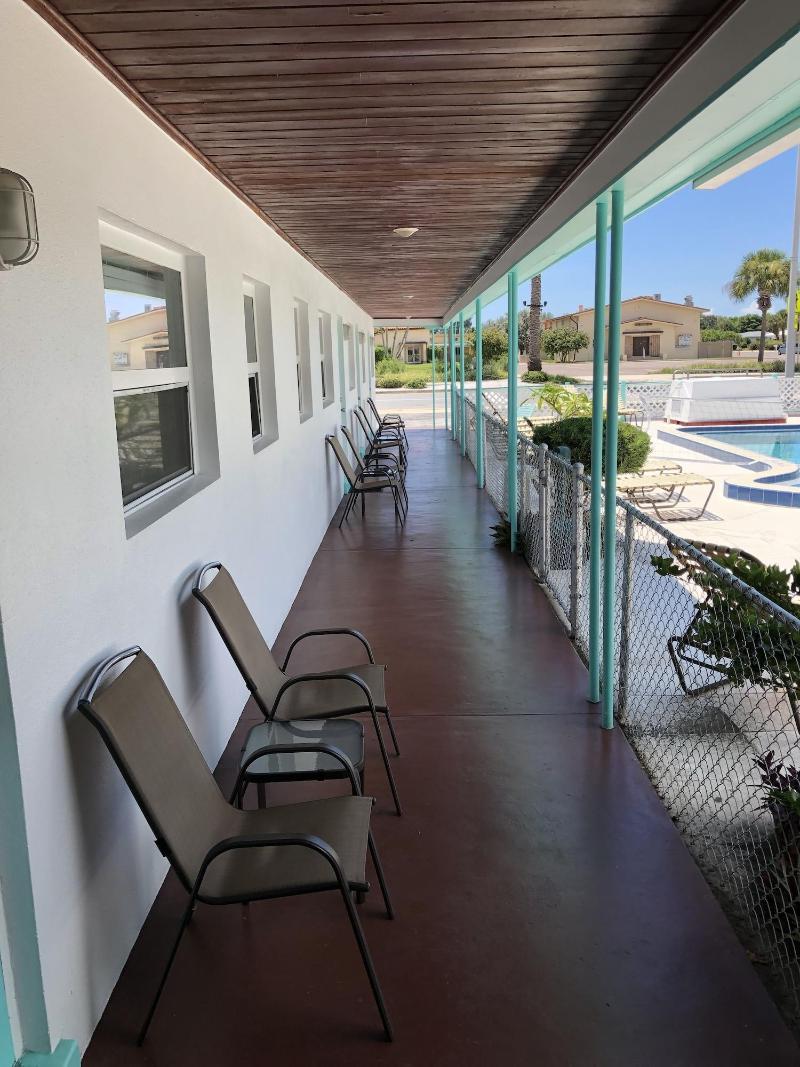 Sun Island Motel - photo 5