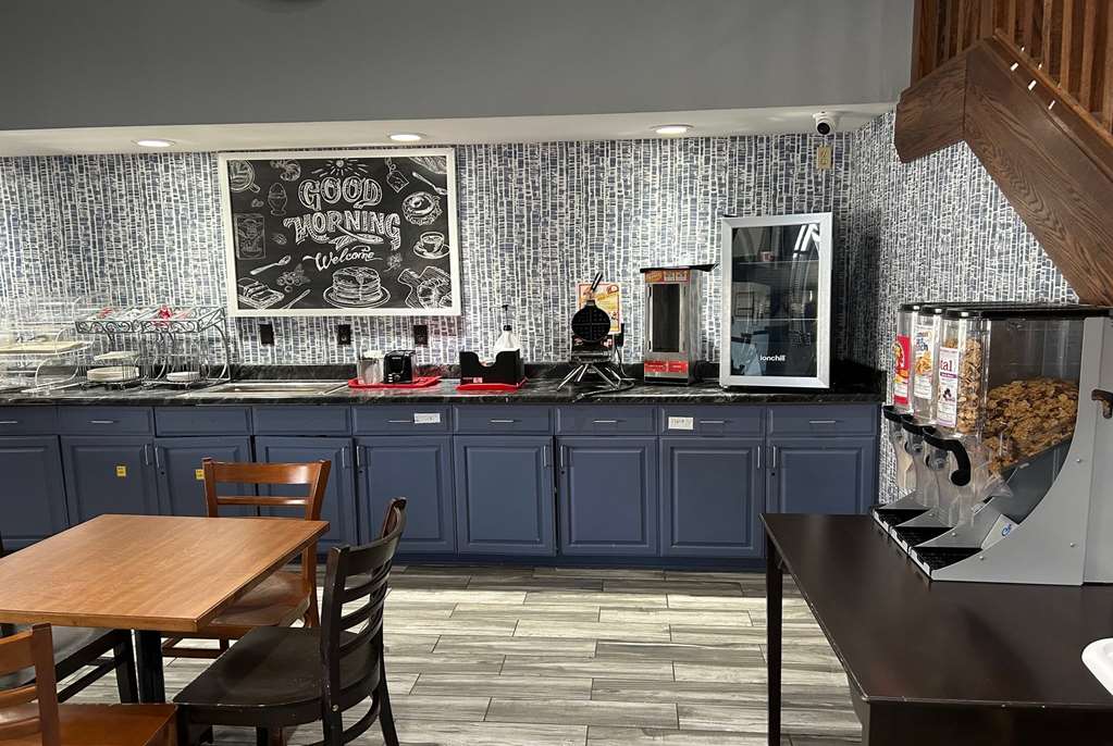 AmericInn by Wyndham Ottumwa - photo 29