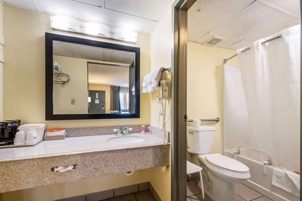 Econo Lodge Kearney Liberty - photo 25