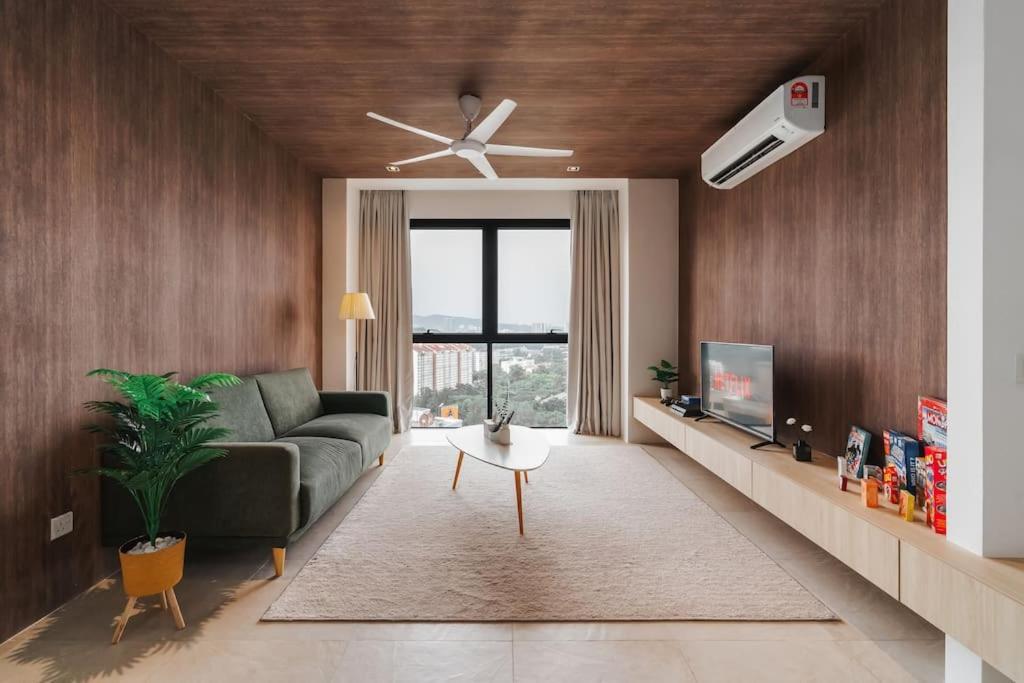 Stylish Muji Inspired Lumi Tropicana KL Skyline View PS4 and Board Games A2 13A — 4-Star Luxury Hotel in Petaling Jaya, Malaysia