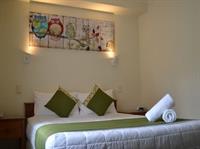 Colonial Lodge Motel