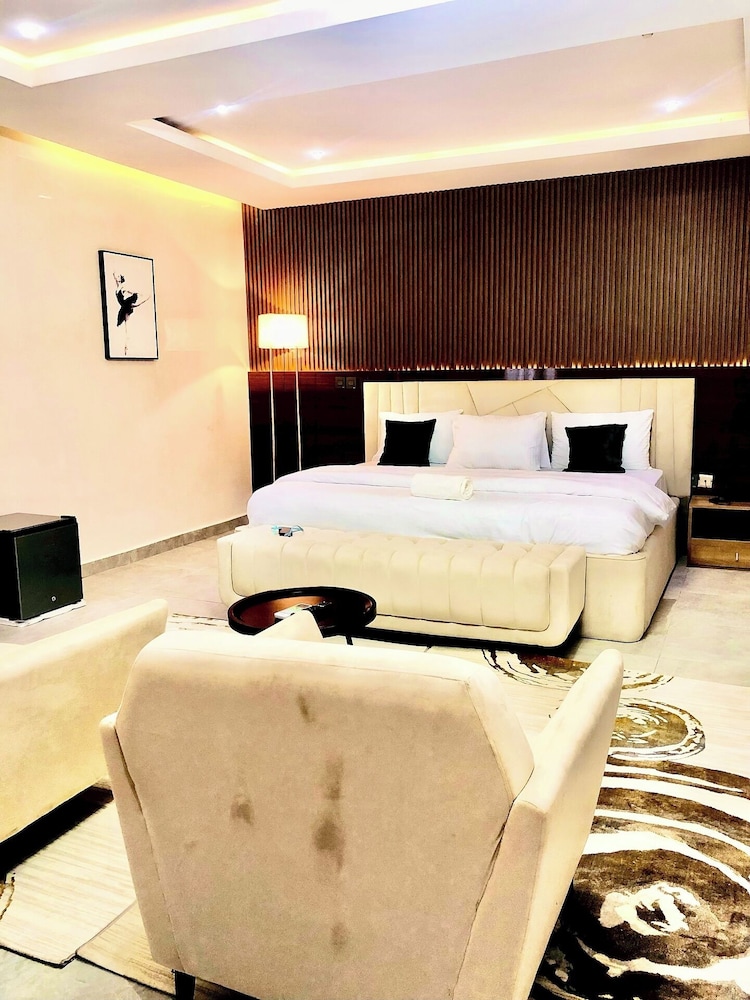 The Oak Residence — 4-Star Luxury Hotel in Abuja, Nigeria