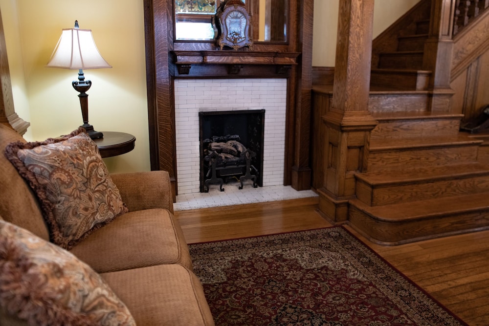 Elk River Hotel & Cafe - photo 4