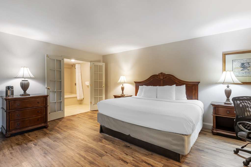 Best Western Plus Steeplegate Inn - photo 31