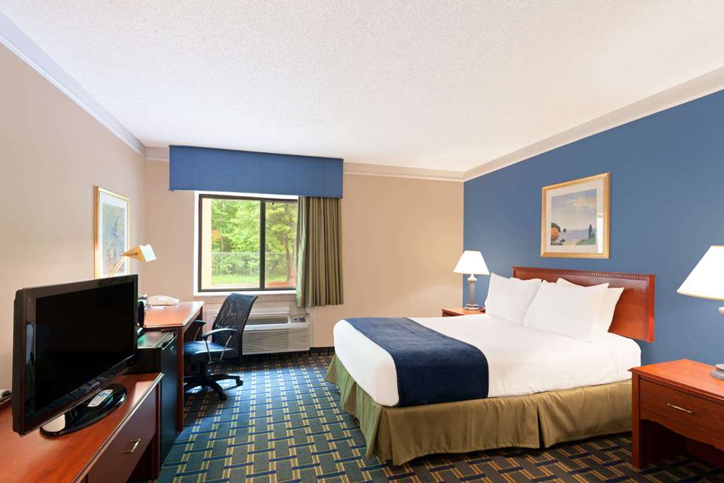 Baymont by Wyndham Memphis East - photo 9