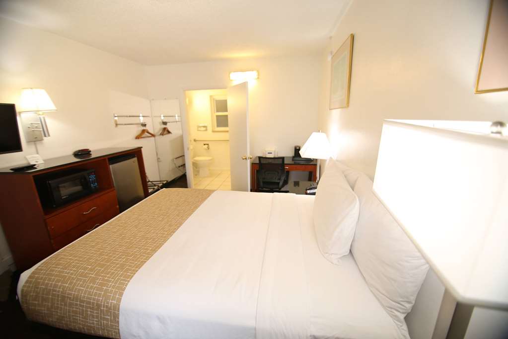 Travelodge by Wyndham Burbank Glendale - photo 6