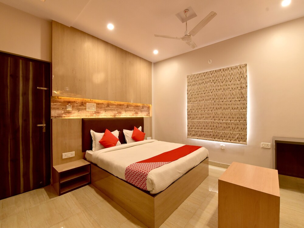 Oyo 23085 Baba Hotel - last minute hotel in Jaipur