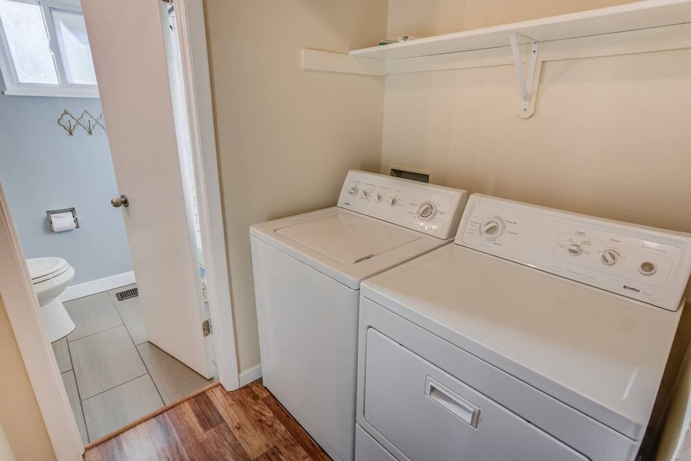 2BR Aptmt Parks Private Deck Mountain Views - photo 19