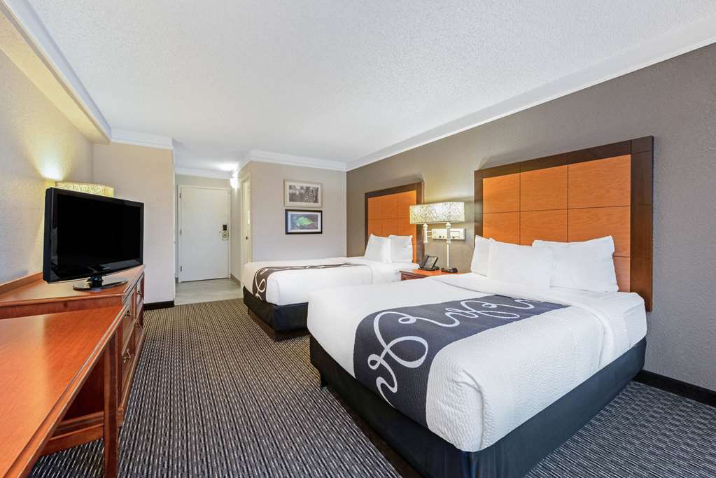 La Quinta Inn & Suites by Wyndham New Orleans Airport - photo 10