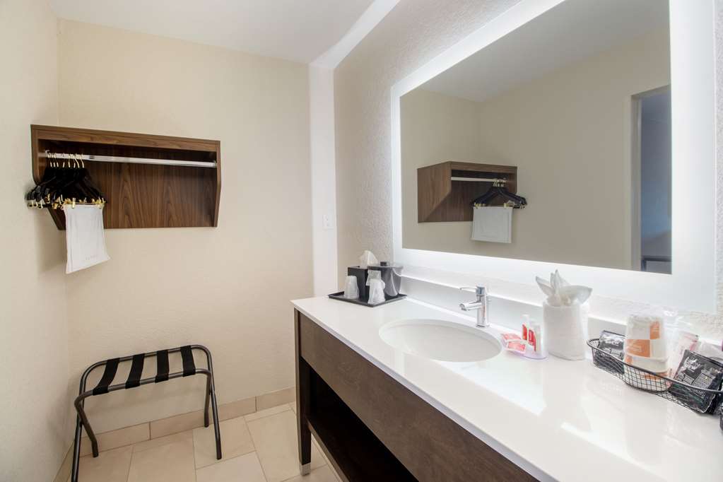 Econo Lodge Inn & Suites Foley North Gulf Shores - photo 28