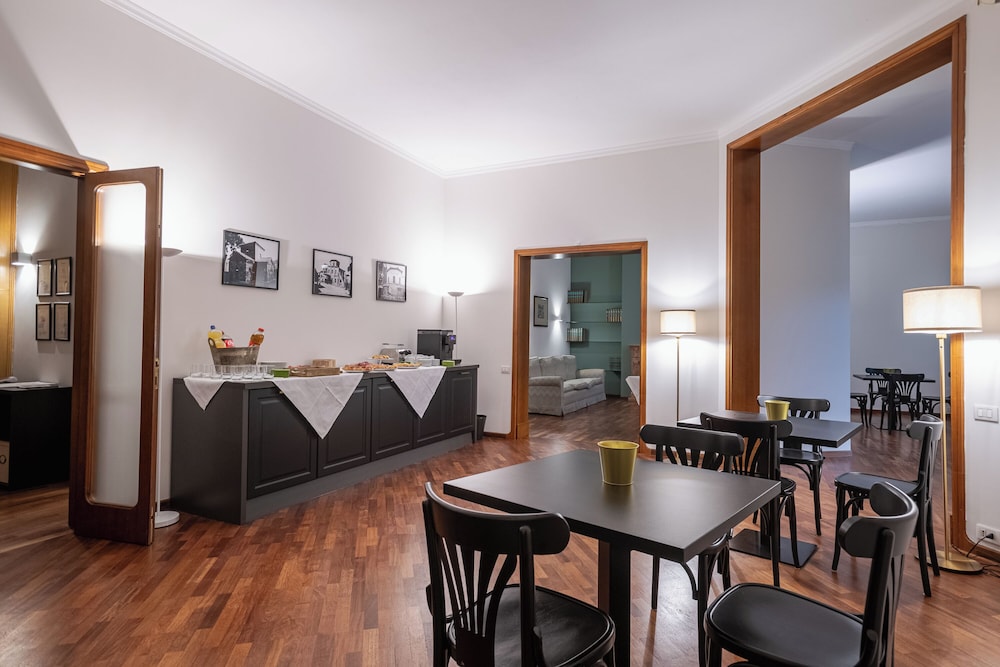 Room & Breakfast D’Annunzio in Ravenna, Italy