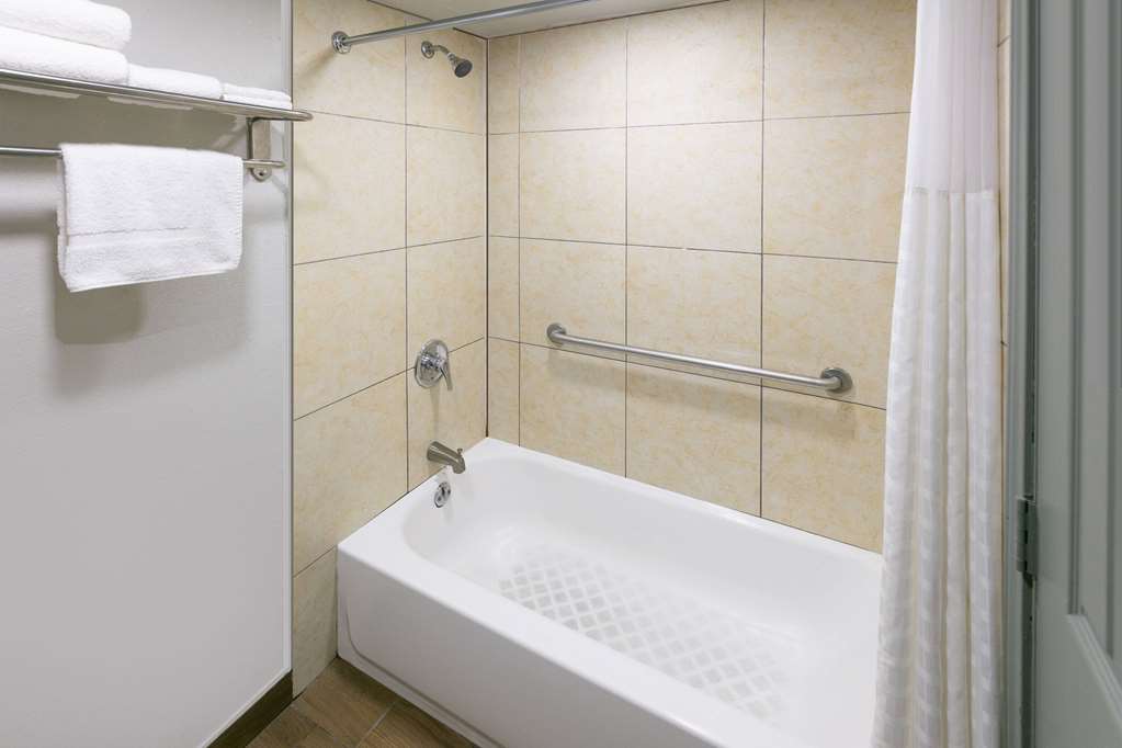 Days Inn by Wyndham South Fort Worth - photo 20