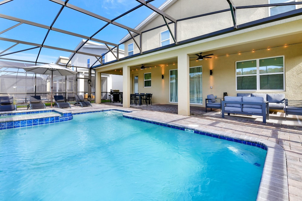 Upstay Lakeview Mansion w Pool Spa and Cinema - photo 8
