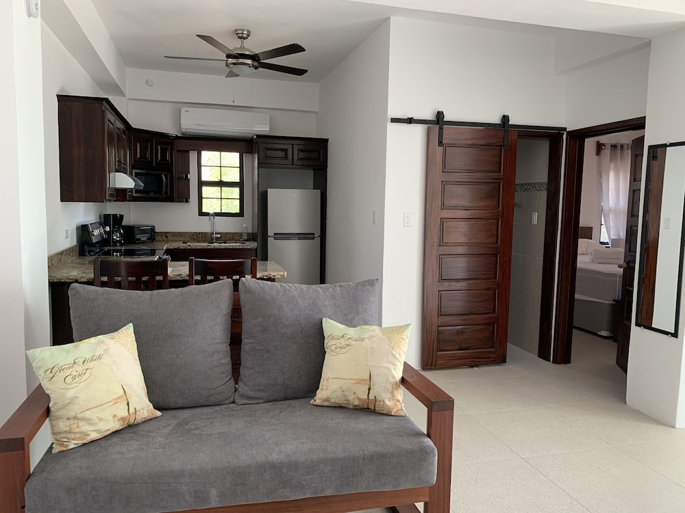 Bay Towers Hotel — Belize City — photo 2