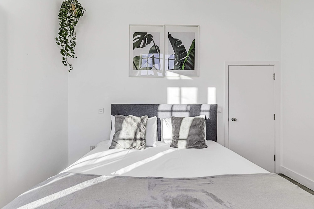 Vibrant 2 bed Flat: Acton's Best Stay — 4-Star Luxury Hotel in London, United Kingdom