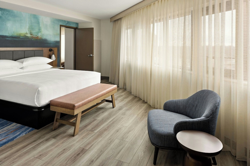 Oshkosh Marriott Waterfront Hotel & Convention Center - photo 15