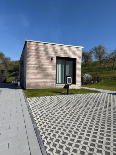 Tolles Tinyhaus Wandern Biken in der Eifel mit Sauna - last minute hotel in Unknown City
