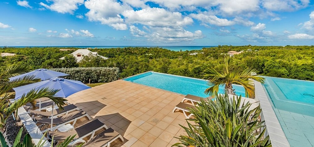 Villa Grand Bleu — 5-Star Luxury Hotel in None, Saint Martin