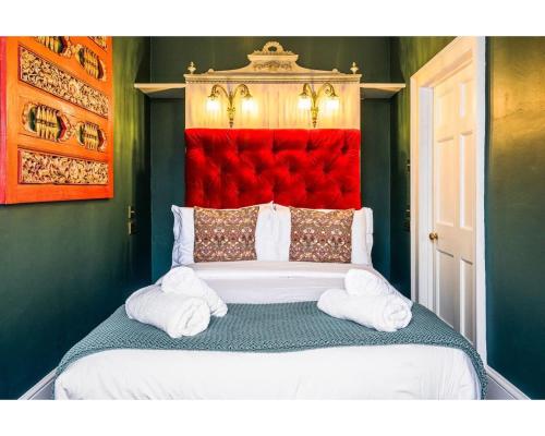 Bennett's Lodgings Stylish 2BR Georgian Flat Heart of Bath Sleep 6 — 4-Star Luxury Hotel in Bath, United Kingdom
