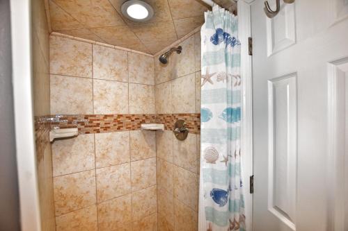 0208 Waters Edge Resort 1 Bedroom Condo by RedAwning - photo 23