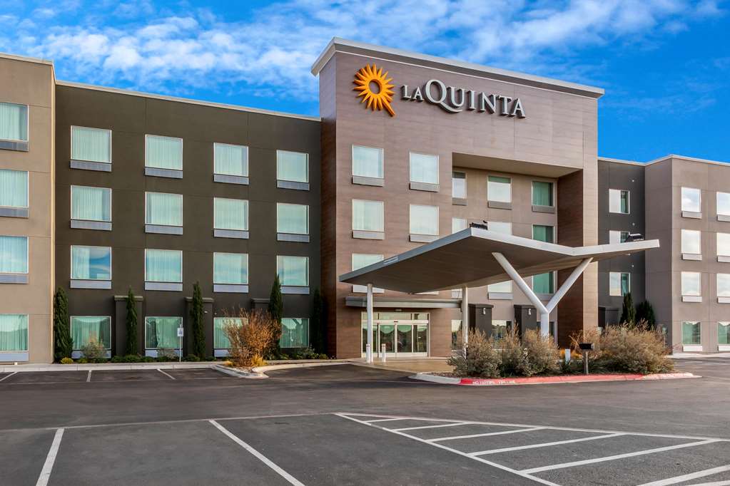 La Quinta Inn & Suites by Wyndham Odessa N. Sienna Tower - featured photo
