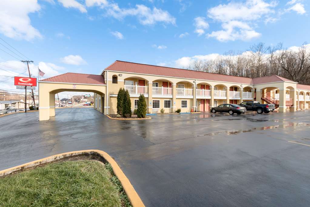 Econo Lodge Huntington Barboursville University Area — hotel in Huntington