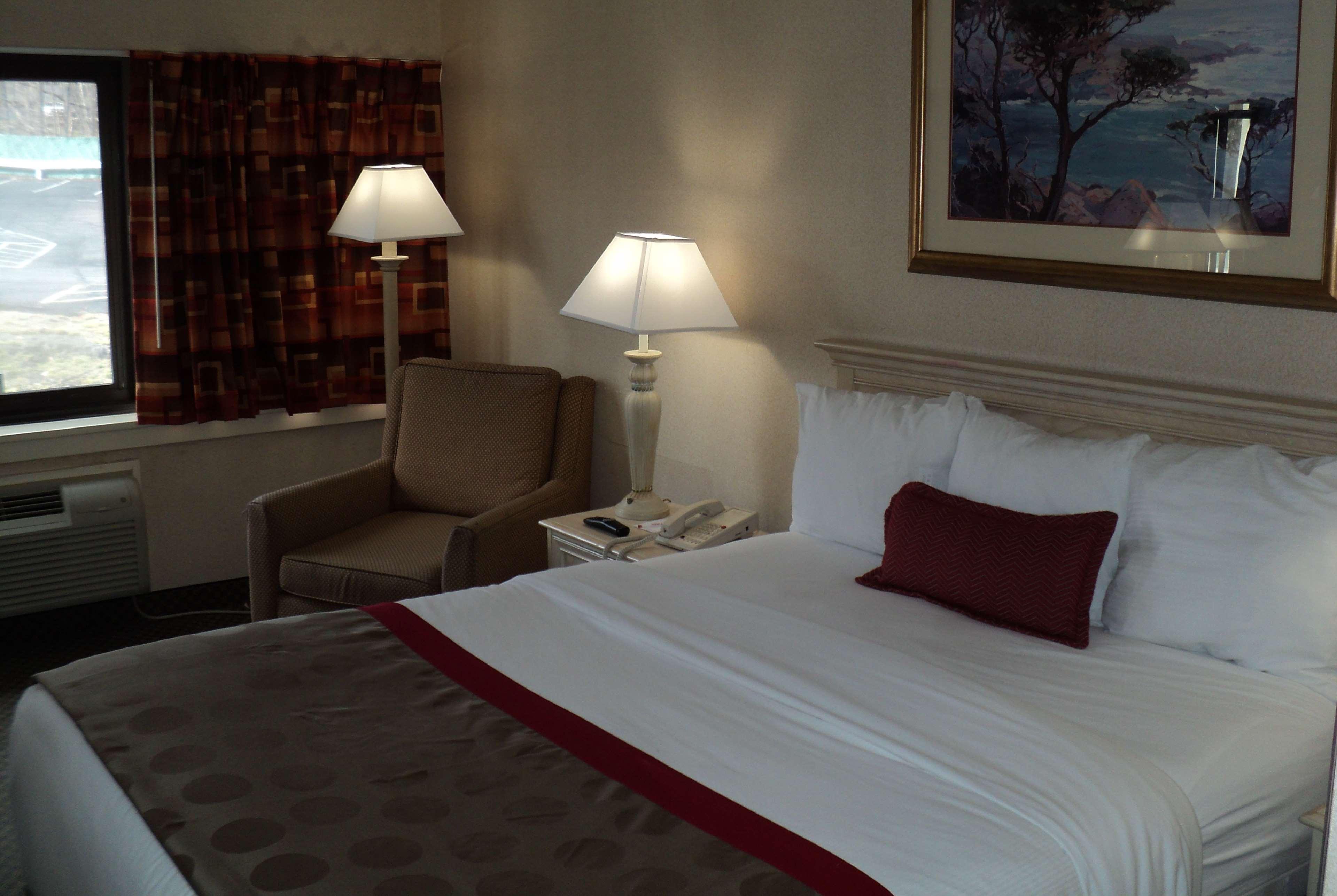Hilltop Inn & Suites - photo 10