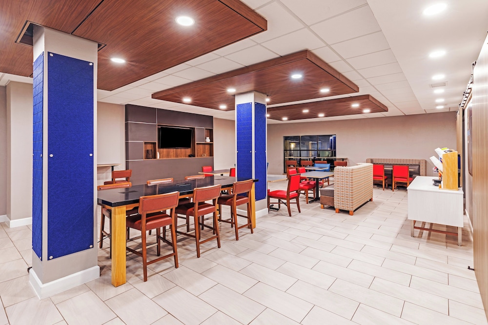 Holiday Inn Express & Suites Del Rio by IHG - photo 61