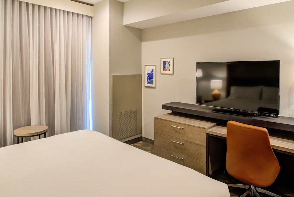 Holiday Inn Hotel & Suites Houston West Katy Mills by IHG - photo 2