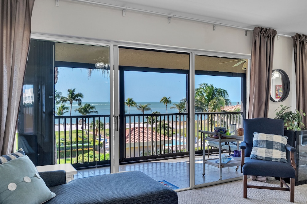 Gulf view Condo With Resort style Amenities 2 Bedroom Condo - photo 12