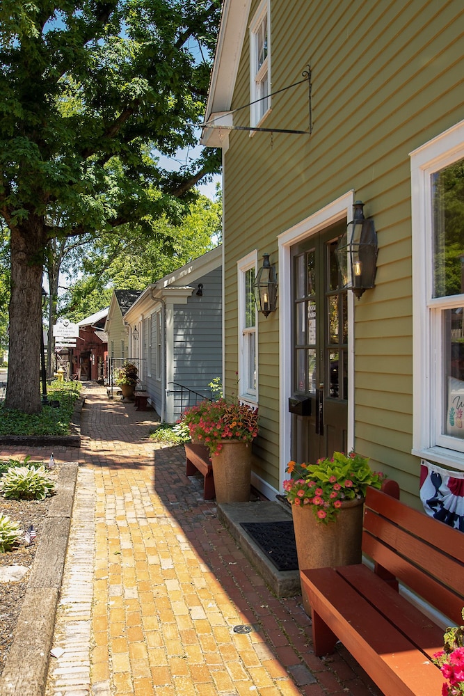 Country Squire Inn & Suites - photo 24